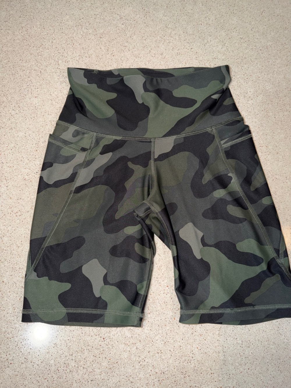Old Navy Active Powersoft Camo Biker Shorts Size Small | High Rise | Workout Gym
